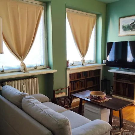 The Peak - Mountain View - With Private Parking! דירה